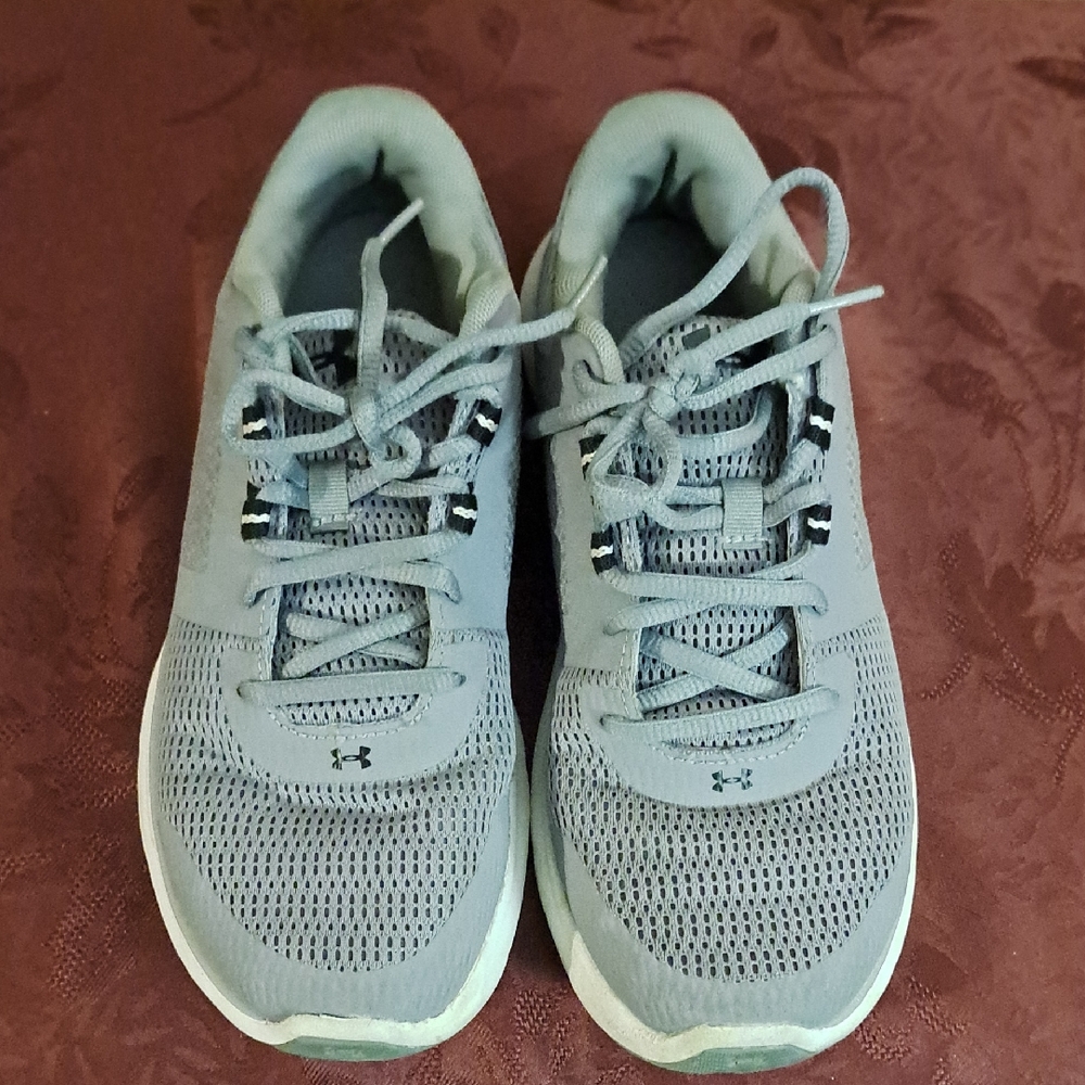 Under Armour Mens Fuse Size: 8 Grey Sneakers